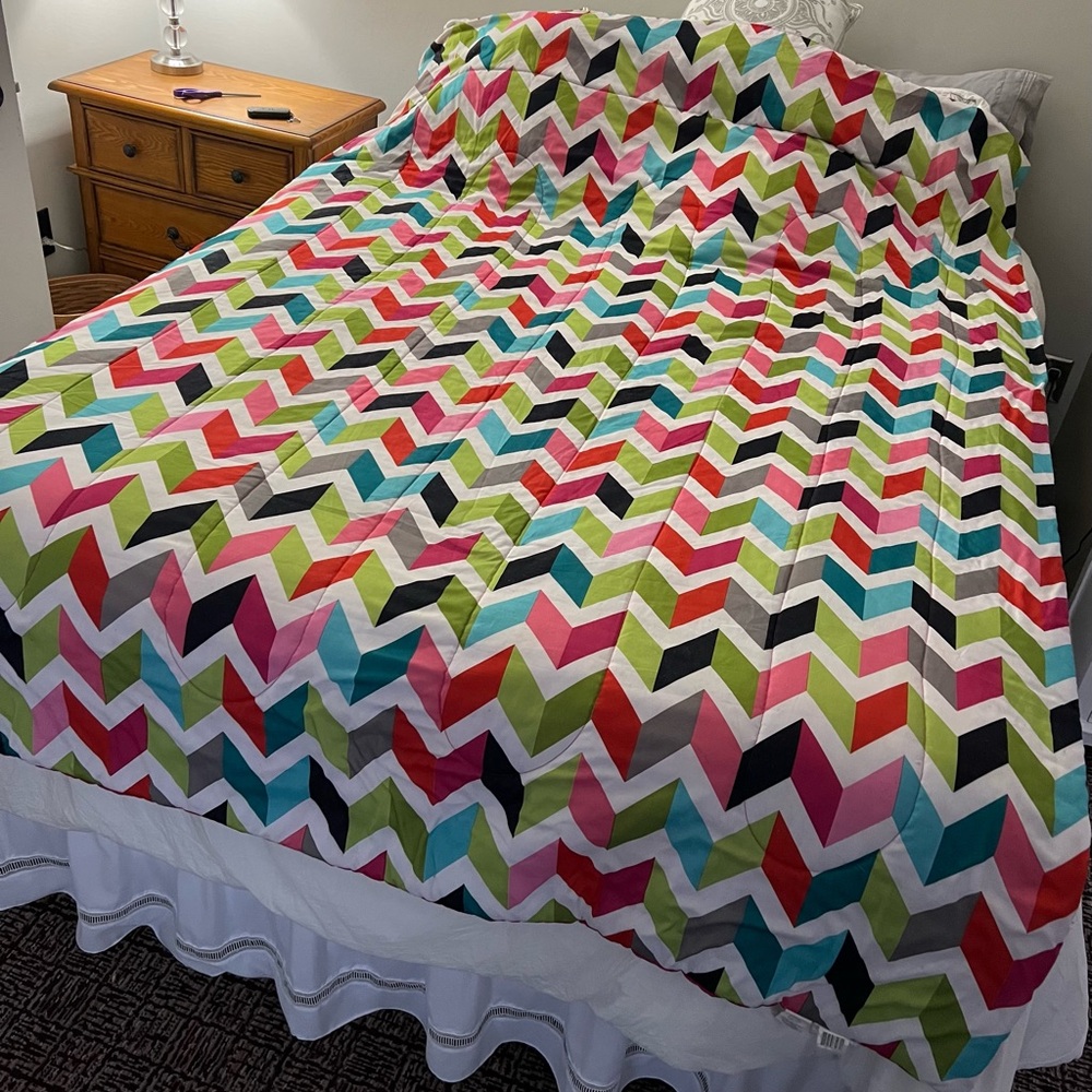 ‼️SOLD‼️ My Zone Fuchsia/Multi Twin Comforter 🌷 - Picture 2 of 6
